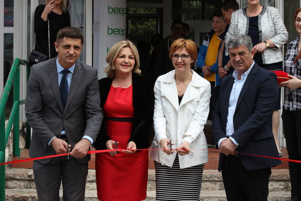 Presijecanje crvene vrpce