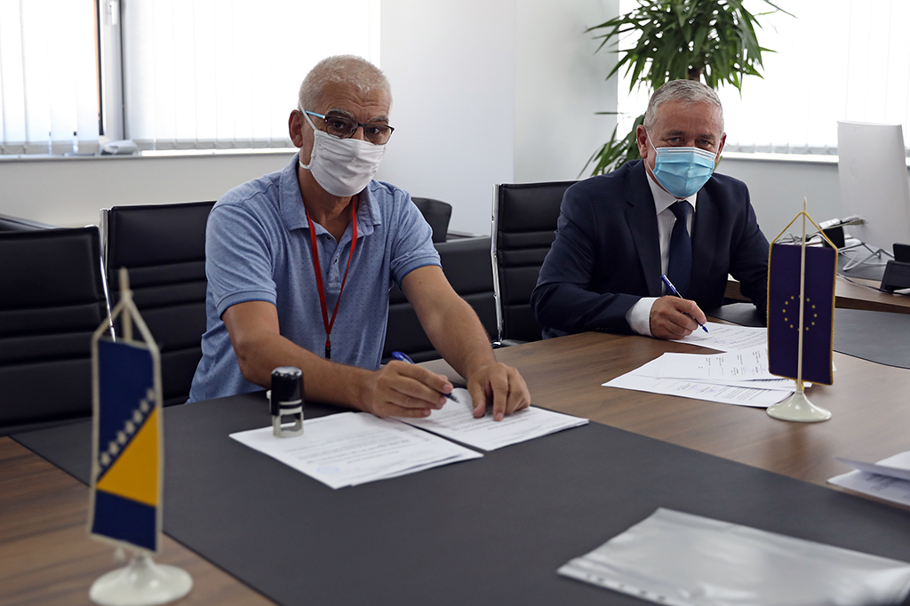 Contracts for the renovation of three additional public buildings in the Herzegovina-Neretva Canton signed